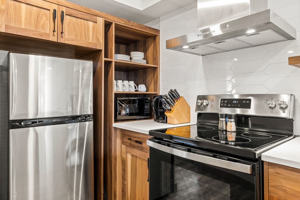 Fully equipped kitchen with modern appliances, perfect for preparing meals during your stay.