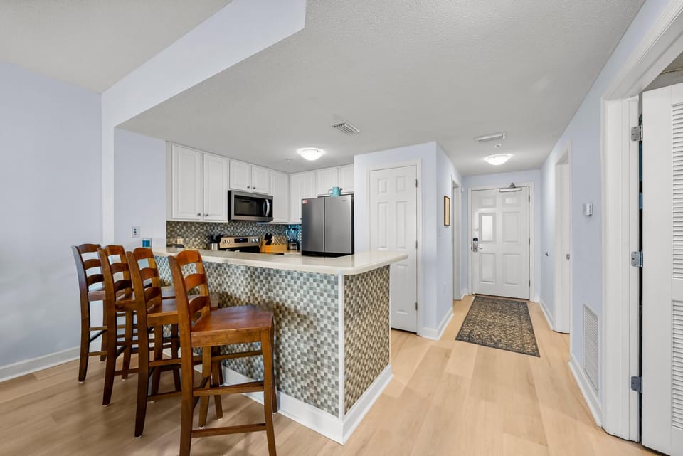 Kitchen with Breakfast Bar