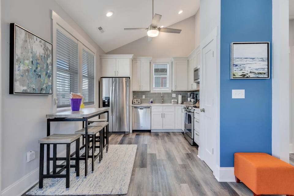 Kitchen/Eating Area