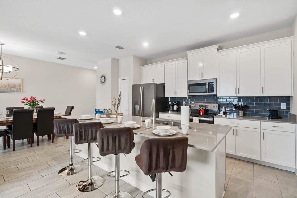 Warm and Welcoming Atmosphere: The open-concept design creates a friendly space for gatherings, where friends and family can connect over good food and great conversation.