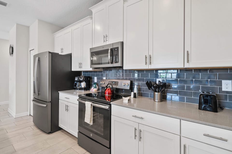 Warm and Welcoming Atmosphere: The open-concept design creates a friendly space for gatherings, where friends and family can connect over good food and great conversation.