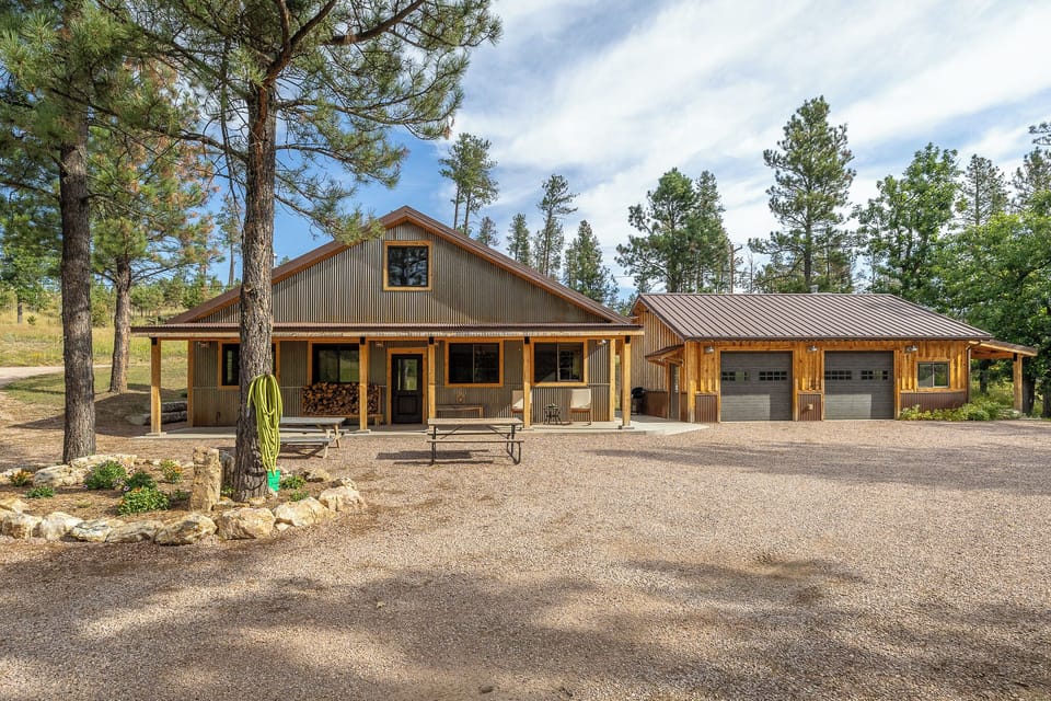 Front of cabin and garage. Plenty of room for parking, even with trailers. 