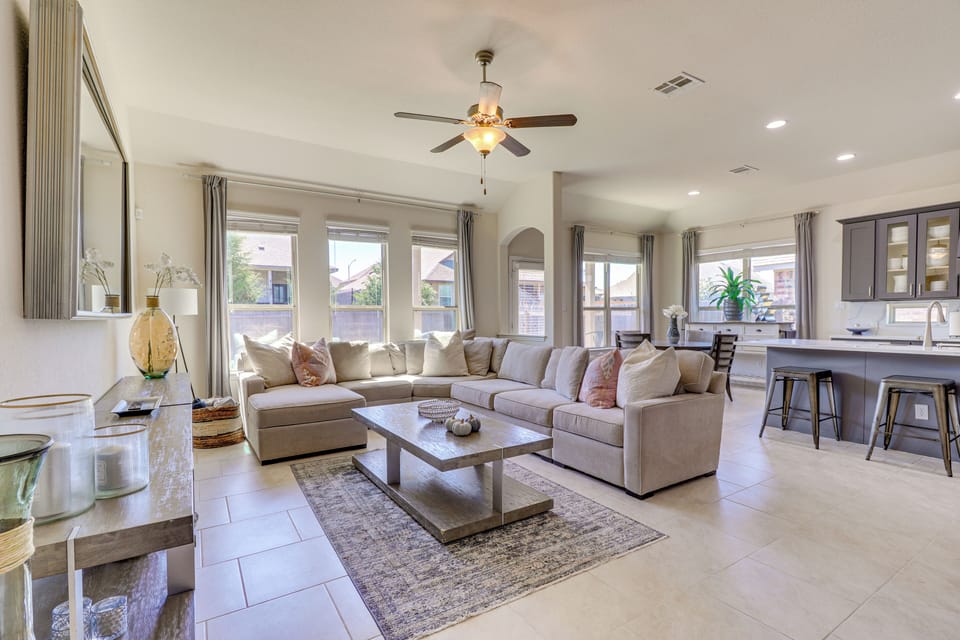 Living Room | 1st Floor | Free WiFi | Central A/C & Heating