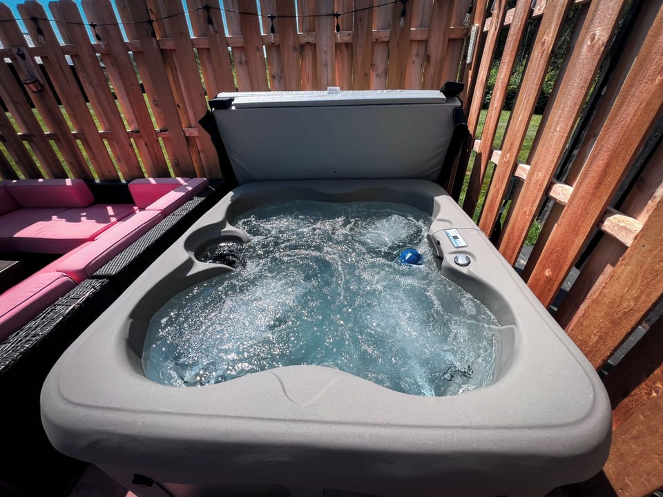 Hot tub 