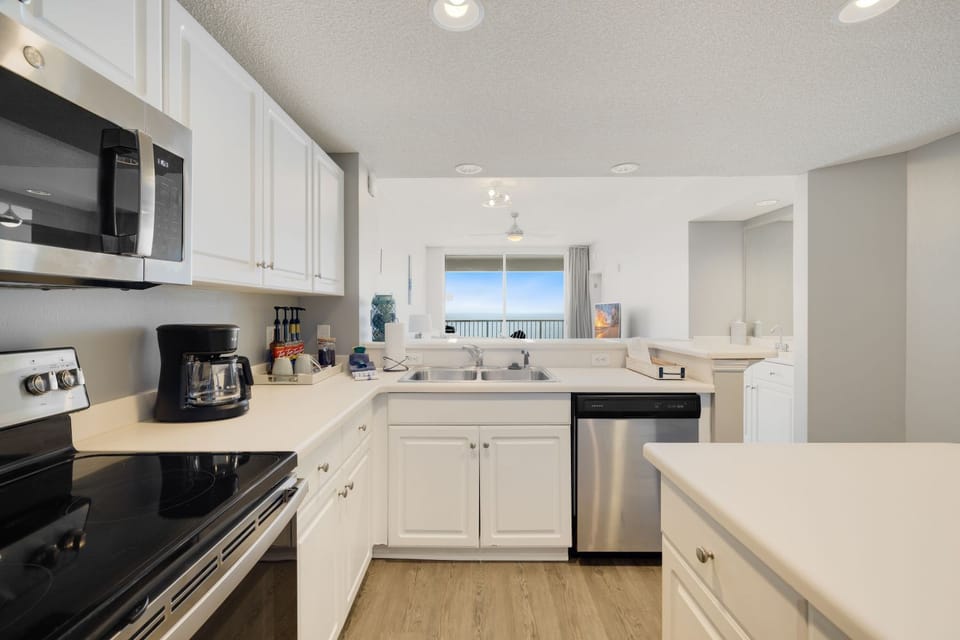 Full Sized Kitchen