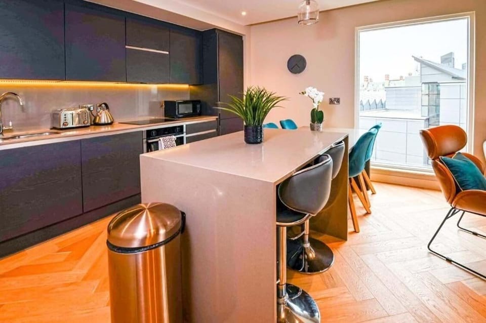 Dining kitchen area