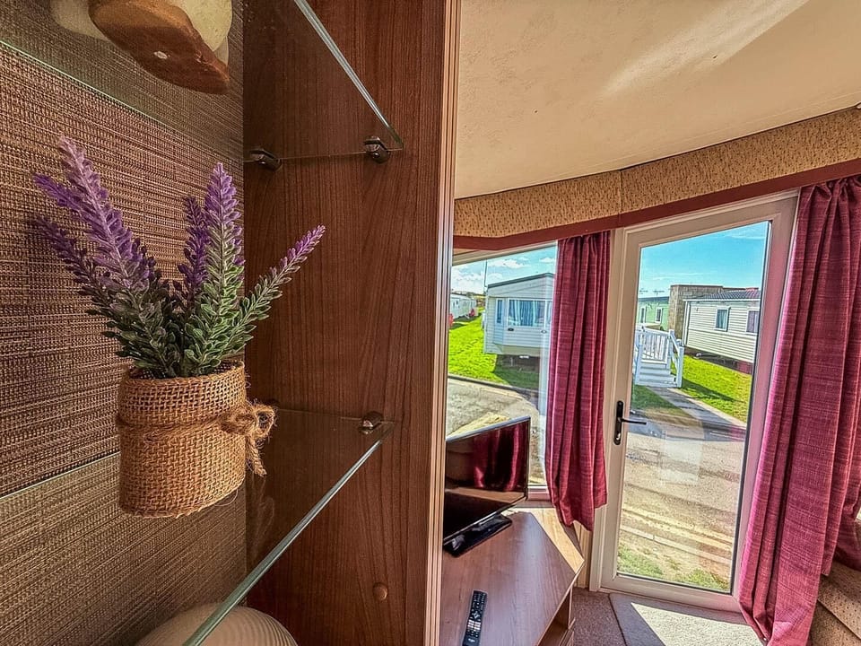 Make your summer holidays 2026 unforgettable with a dog-friendly holiday at Naze Marine Holiday Park Essex, offering easy access to Essex beaches and family-friendly attractions like Colchester Castle.