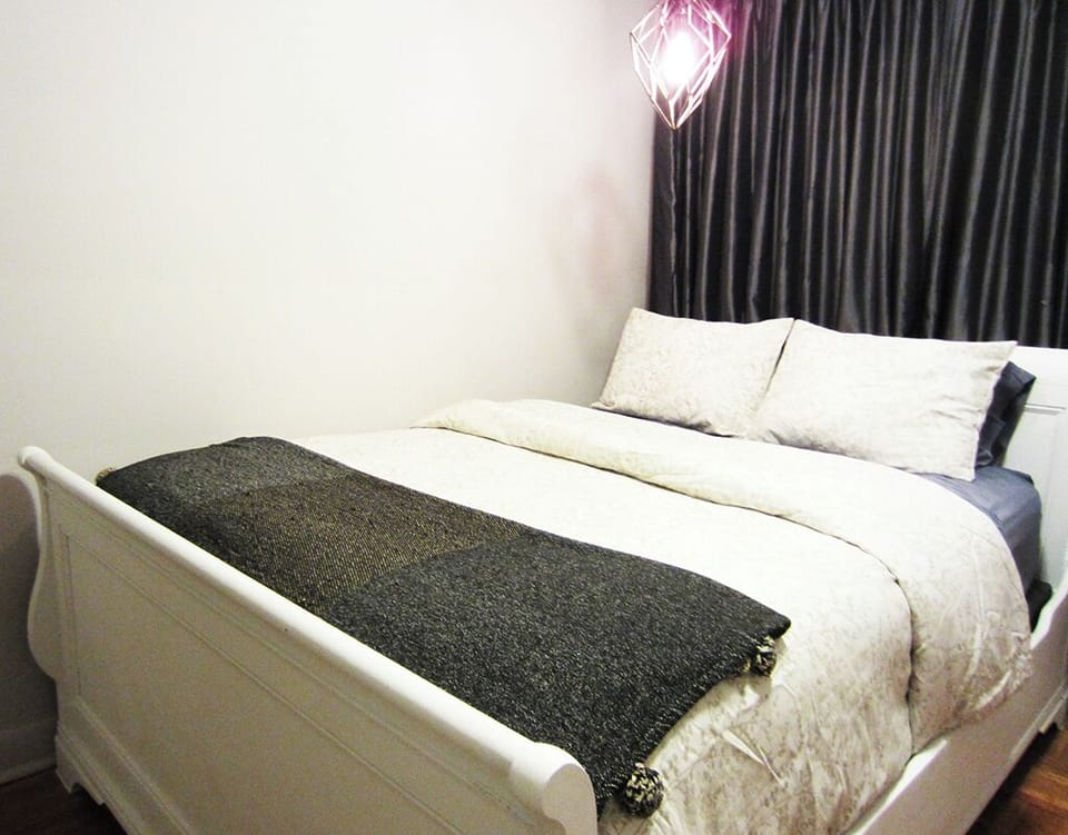 Extremely comfortable Queen size bed, Sealy Posturepedic mattress, box spring.