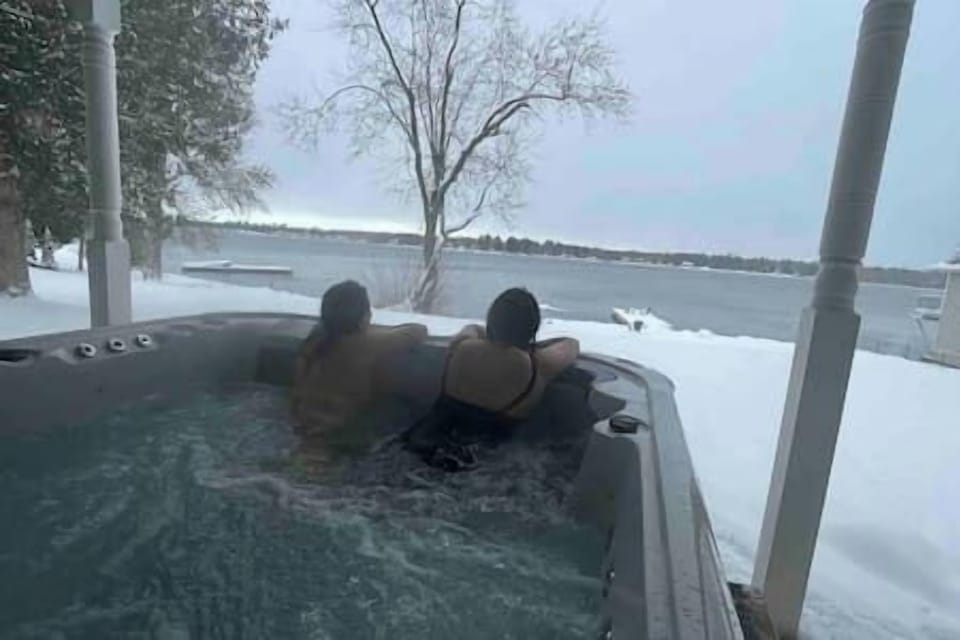 Outdoor spa tub