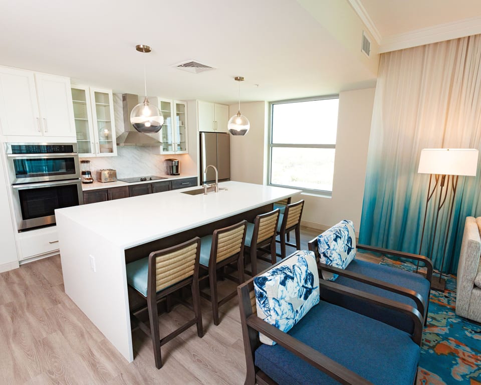 Fully equipped kitchen and dining space, ideal for enjoying meals together during your stay.