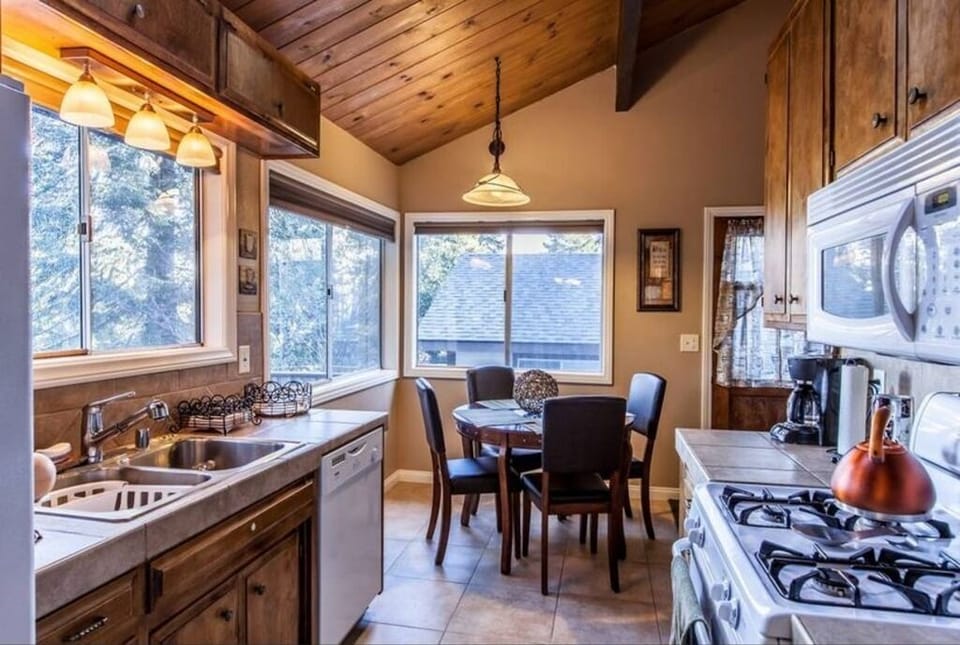 Cooking is allowed while you are on vacation. It has all the necessary tools!