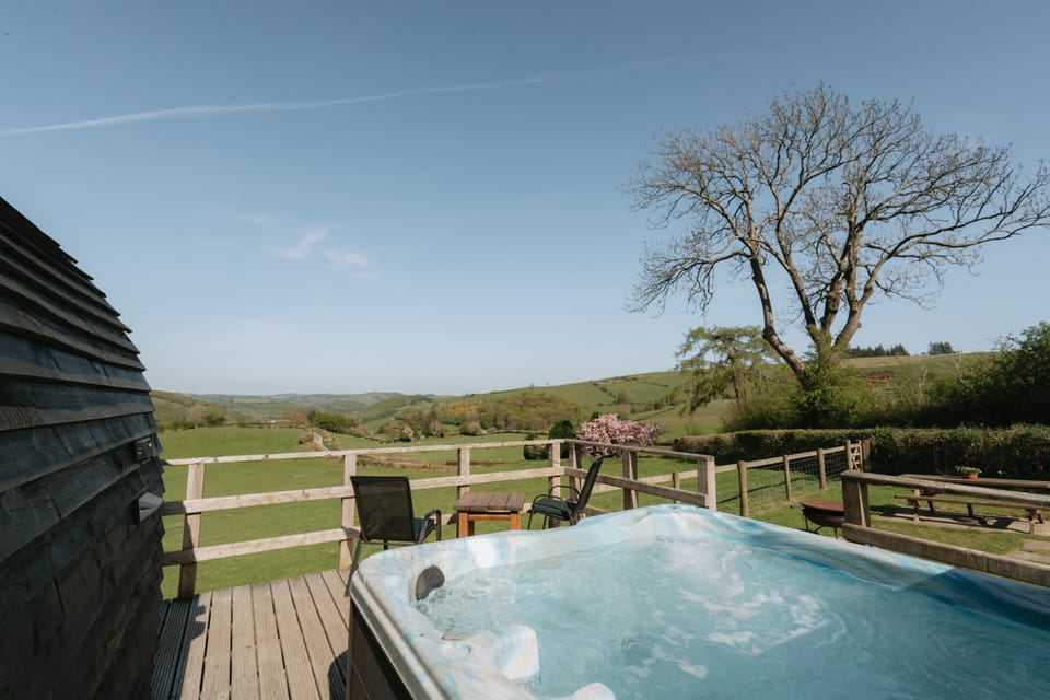 Hot Tub / whirlpool bath (Outdoor)