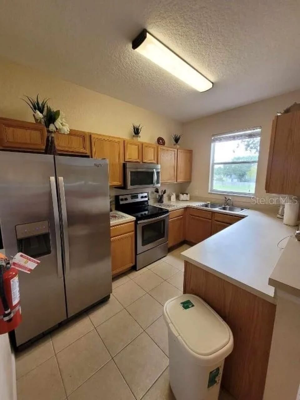 Full size stainless steel appliances