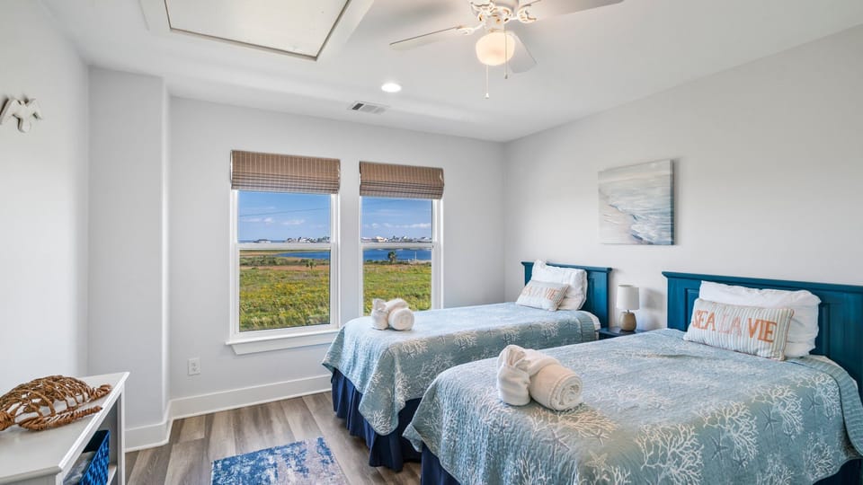 Bedroom 4 w twin size beds