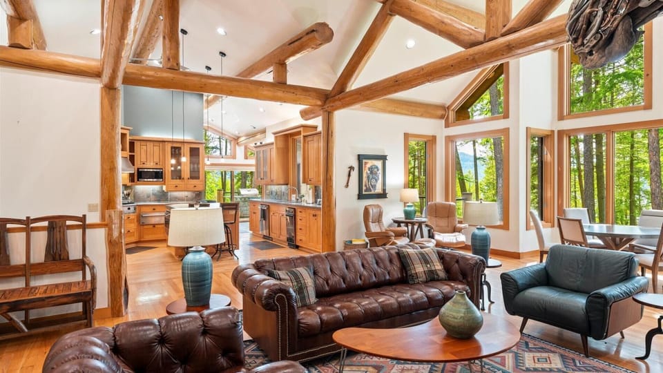 The Mountain Shadow Lodge (7610)