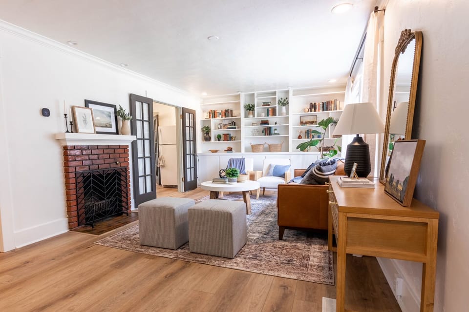 LIVING ROOM (2)