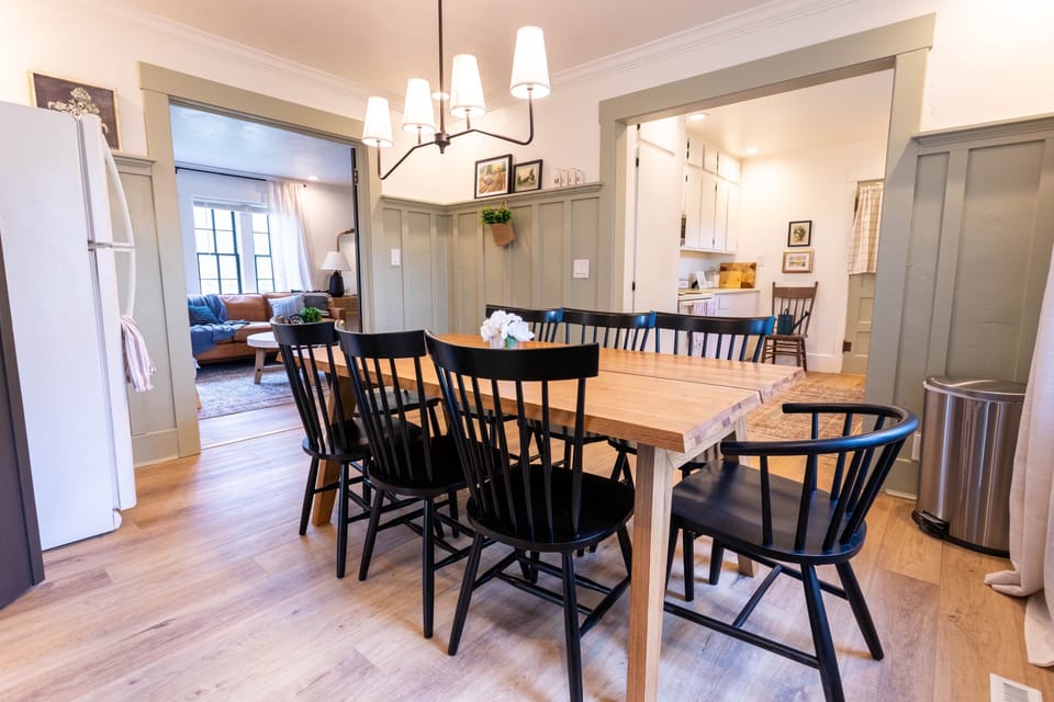 DINING ROOM (1)