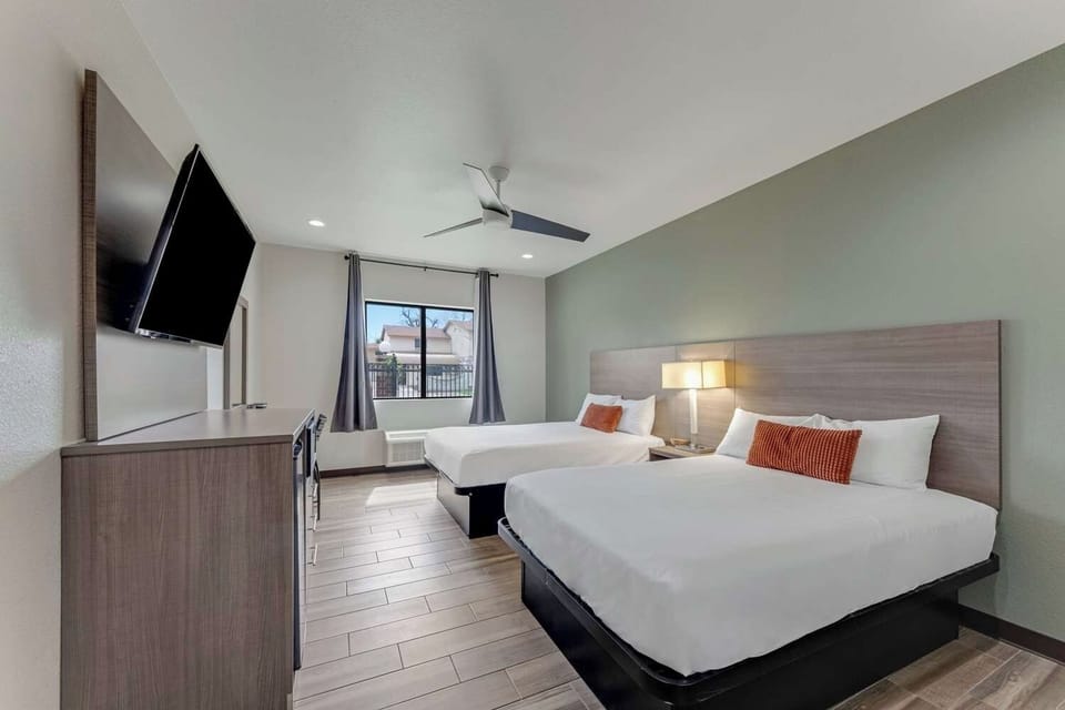 Unit with 2 Double beds. Exact unit will be assigned upon arrival. Views, colors, and decor may vary.