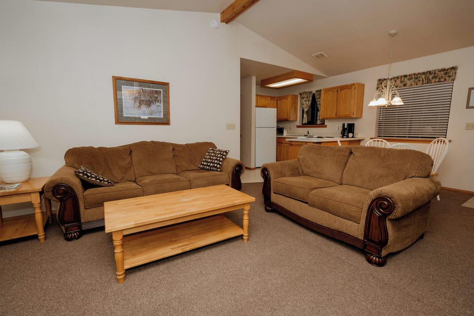 10 19 24NorthwoodResort Cabin#15 5