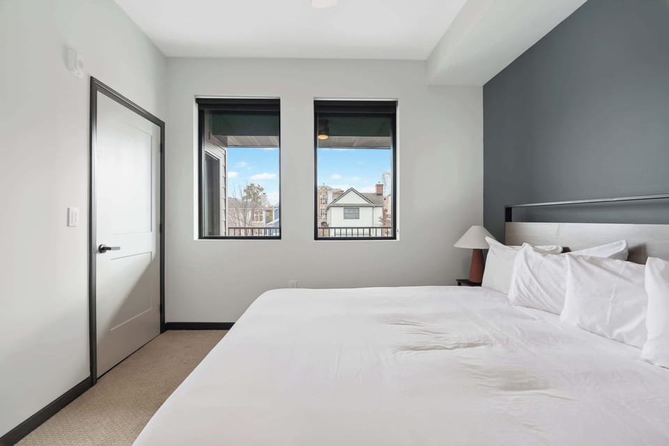 Bedroom - Queen Bed