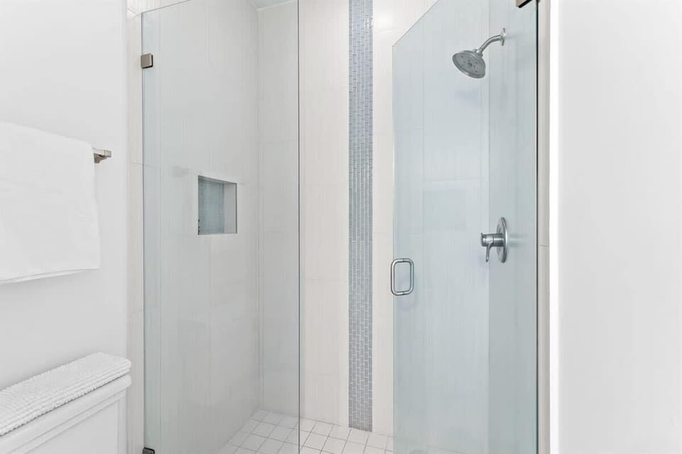 Twin Bed- Private Bath