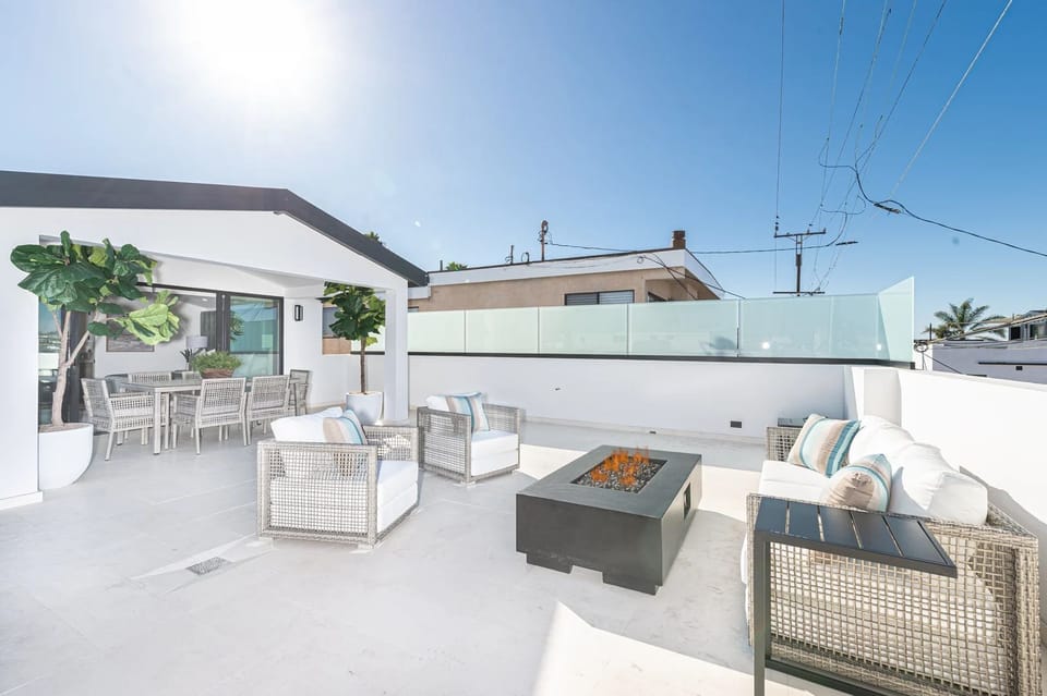 Expansive rooftop deck with chic lounge seating, perfect for watching sunsets and outdoor entertaining
                