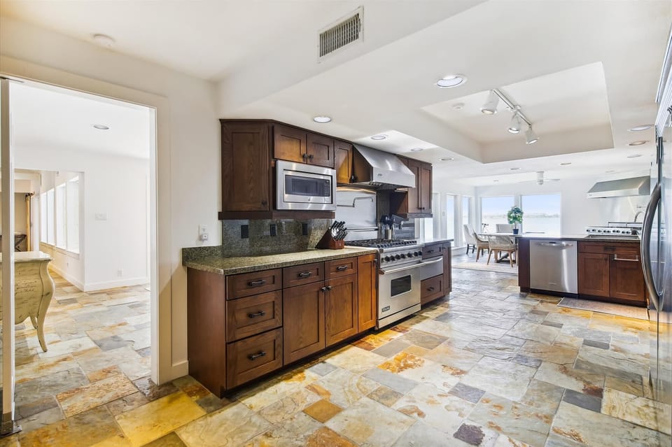 Full Size Kitchen