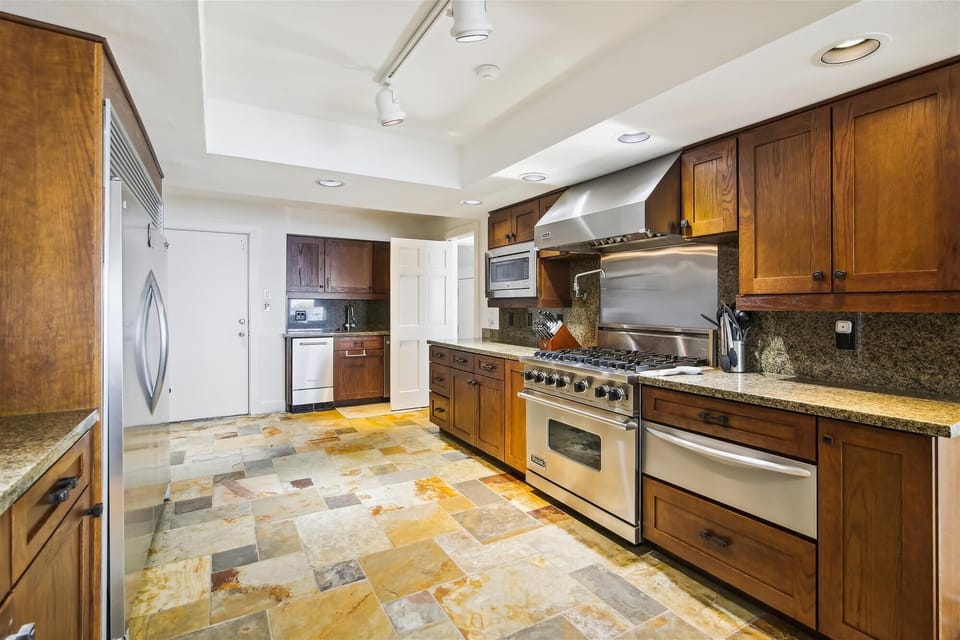 Full Size Kitchen