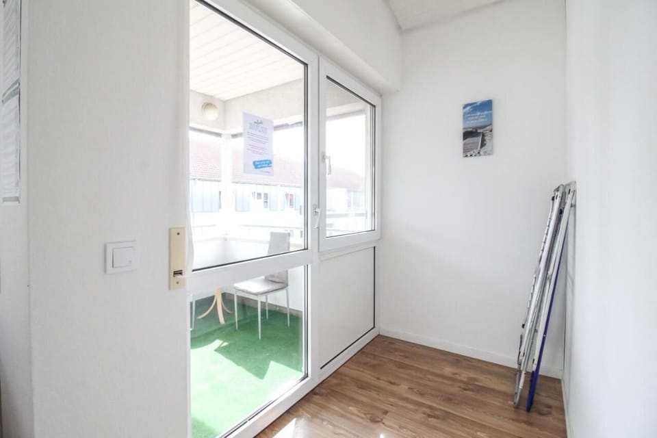 Direct access to the balcony from the dining room