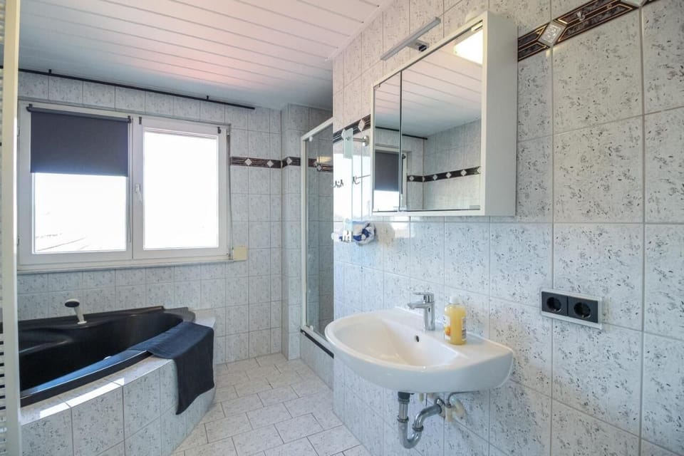 The bathroom with bathtub, shower and washing machine (1)