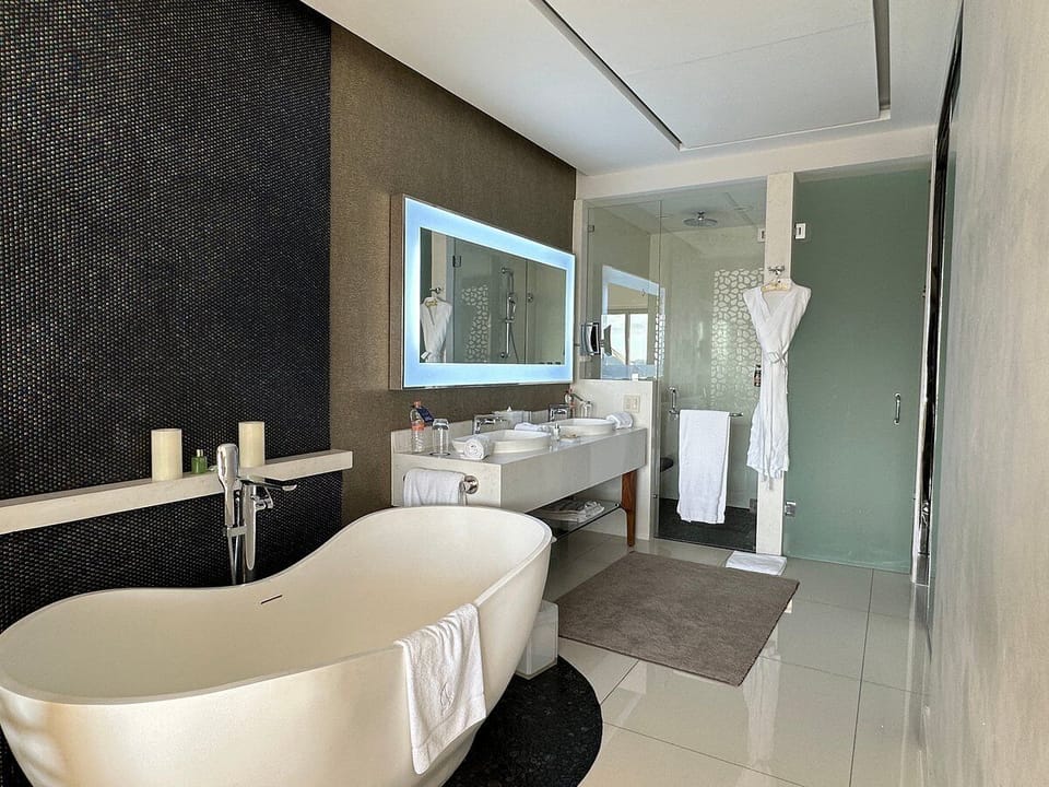 Junior Suite ensuite with walk in shower, vanity, tub and bidet-toilet