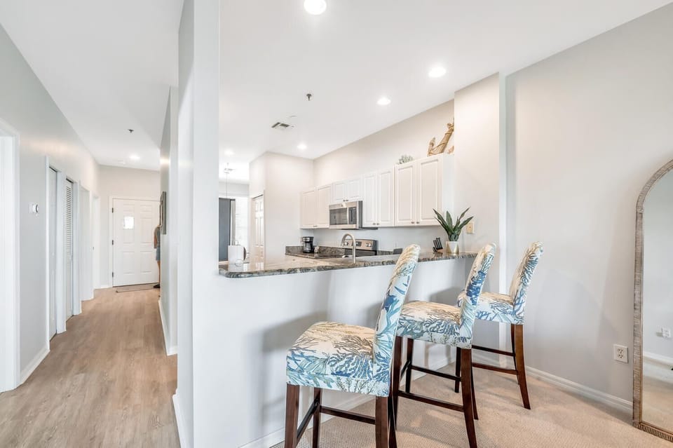 Kitchen bar area
