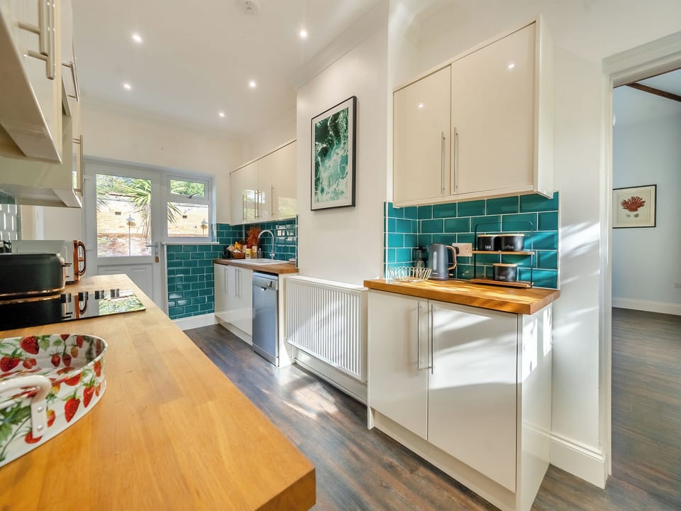 Kitchen | Blofield Cottage - Blofield Stays, Norwich
