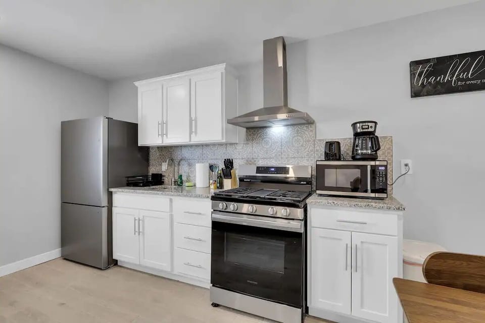 Full kitchen