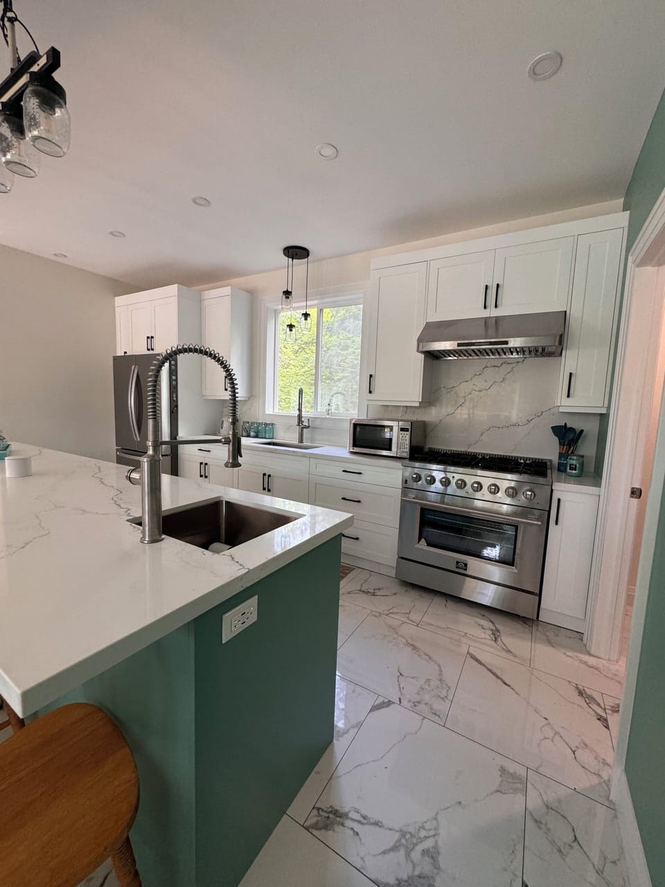 quartz countertop. 2 sinks. large island. dishwasher. 