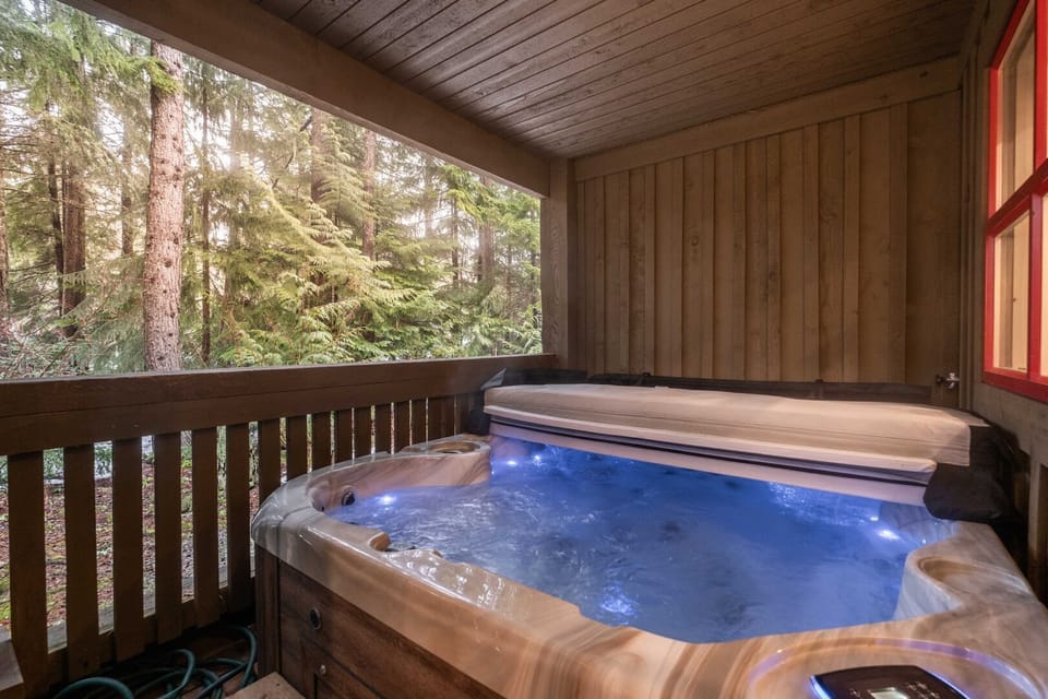 Private balcony: Hot tub