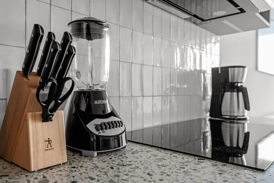 All the kitchen essentials ready for your gourmet inspirations.
