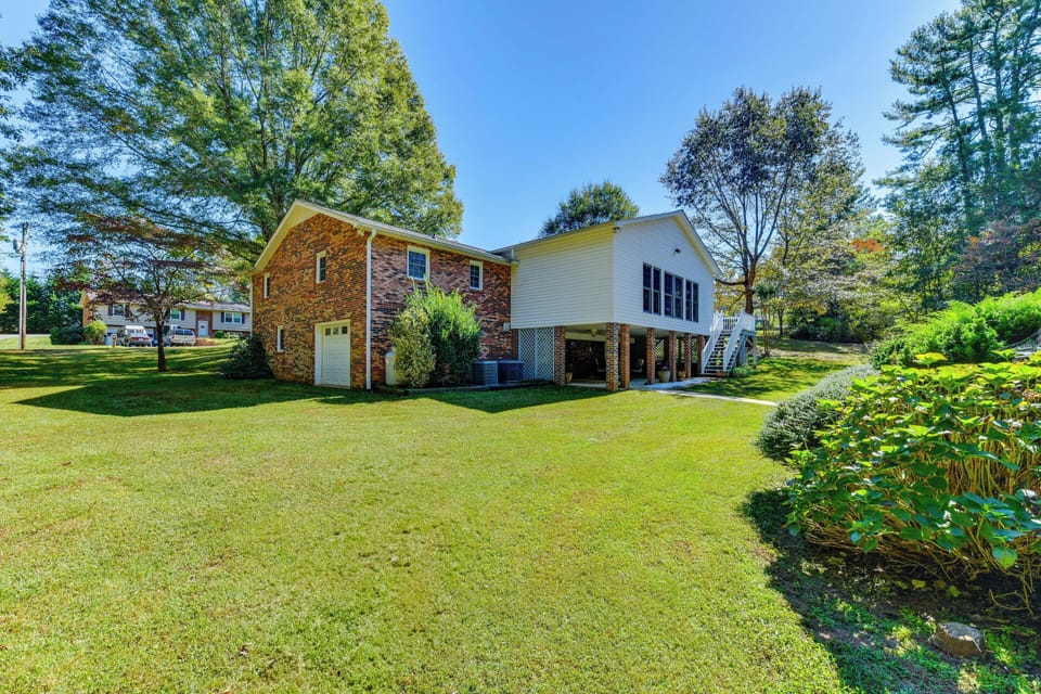 Hudson Vacation Rental | 4BR | 3BA | 1 Step Required | 2,000 Sq Ft