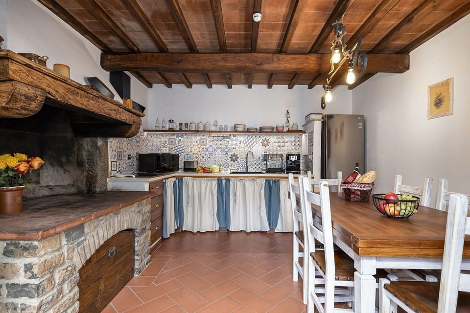 Property, Plant, Furniture, Wood, Flowerpot, Table, Interior Design, Beam, Countertop, Floor