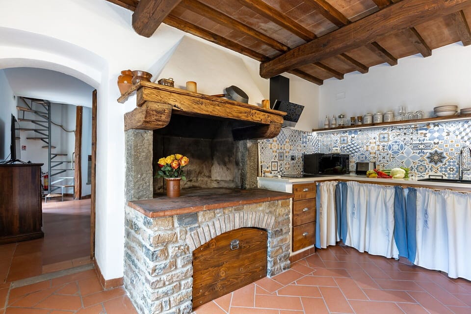 Building, Hearth, Wood, Interior Design, Living Room, Flooring, Floor, Beam, Brick, Wood Stain