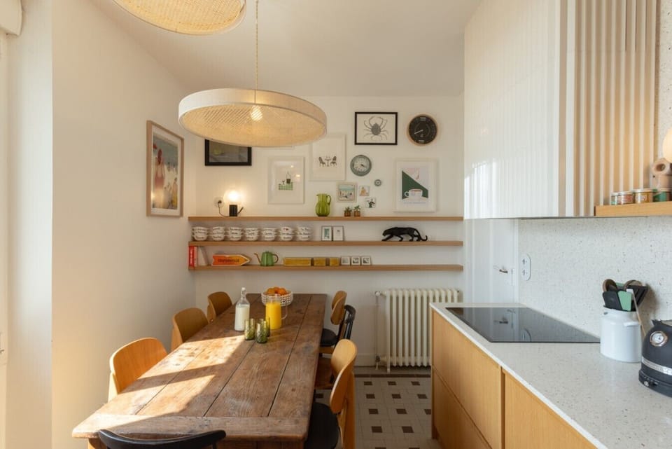 18_Pré_Bleu_Vue_Cuisine_table