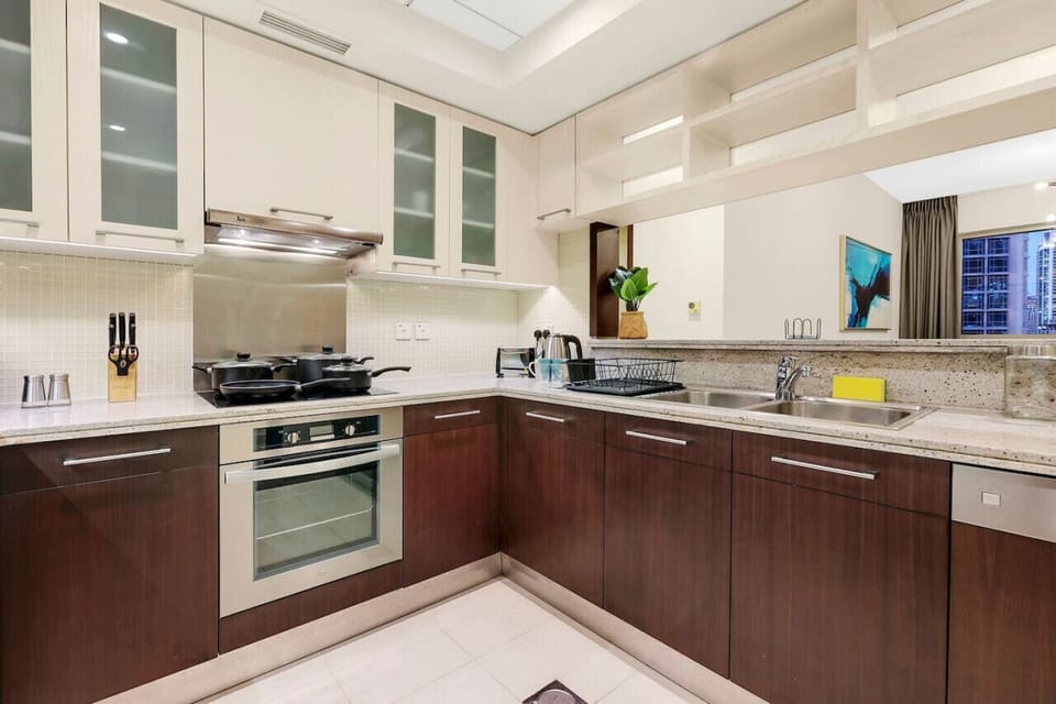 Modern Kitchen: Whip up culinary delights in this stylish, fully-equipped kitchen!