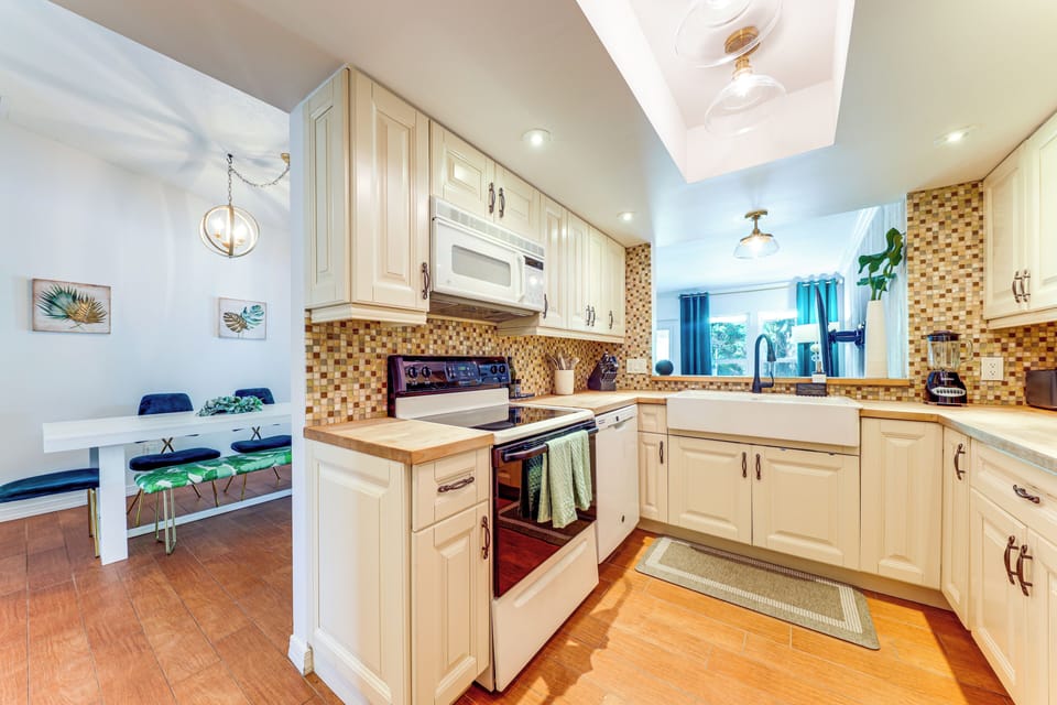 Kitchen | Keurig Coffee Maker | Blender | Dishwasher | Toaster
