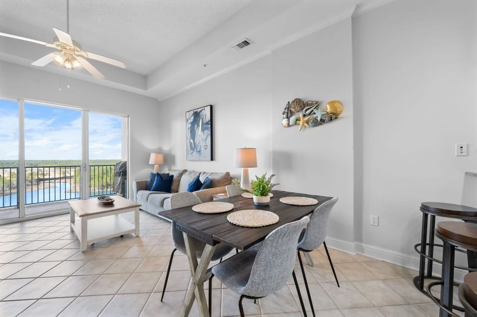10 WH908 Dining Area