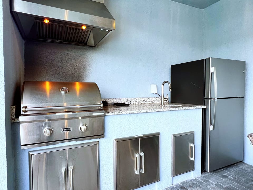 outdoor kitchen