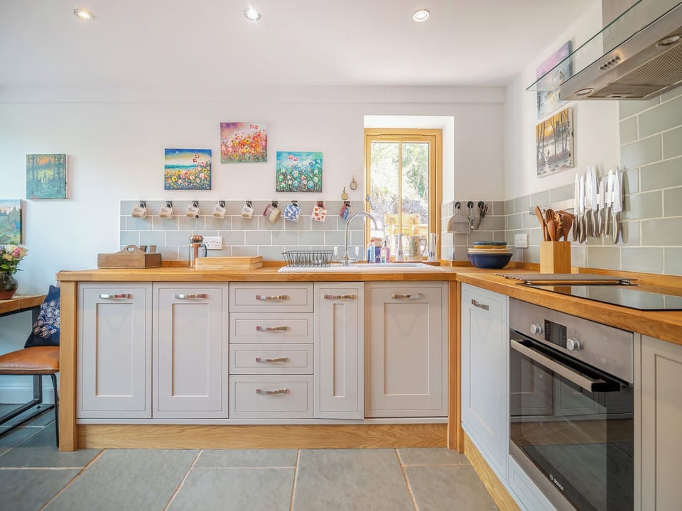 Kitchen | Y Gwairdy - Carreg Gwenlais Escapes, Llandybie Ammanford, near Llandeilo