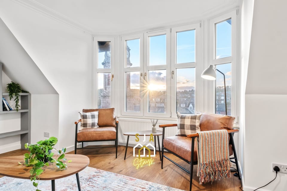 Living Room / Lounge