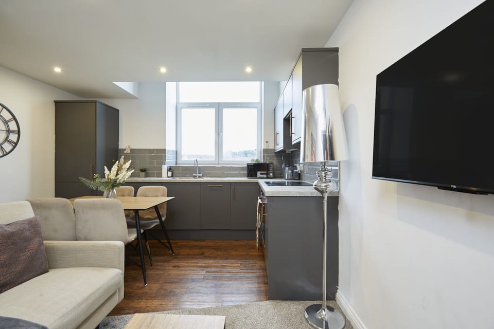 Fully Equipped Kitchen – Cook, Dine & Enjoy Your Huddersfield Stay