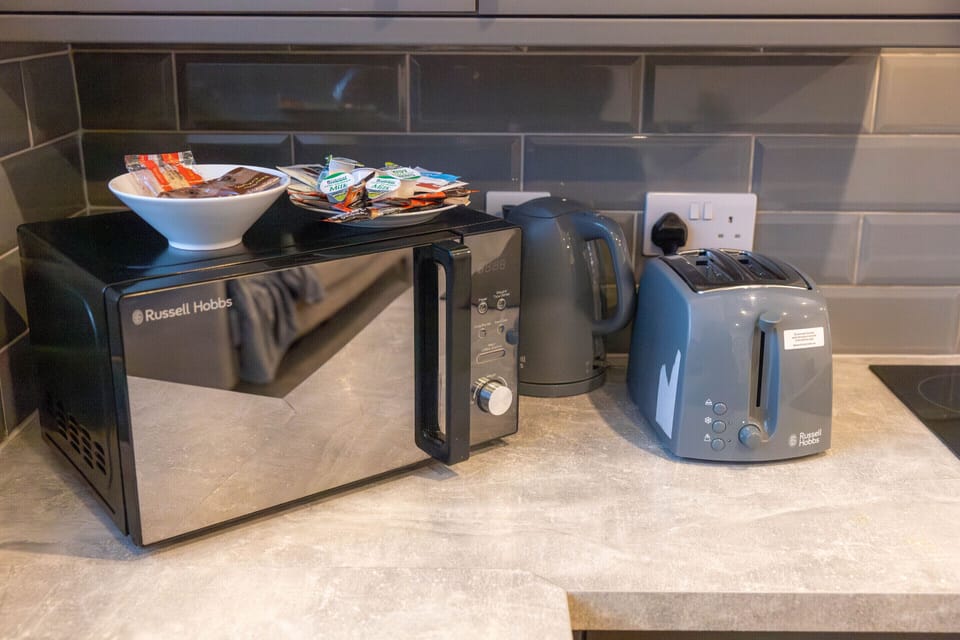 Modern kitchen with everything you need for a comfortable stay.