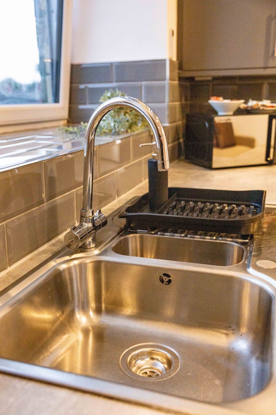 Fully Equipped Kitchen – Cook, Dine & Enjoy Your Huddersfield Stay